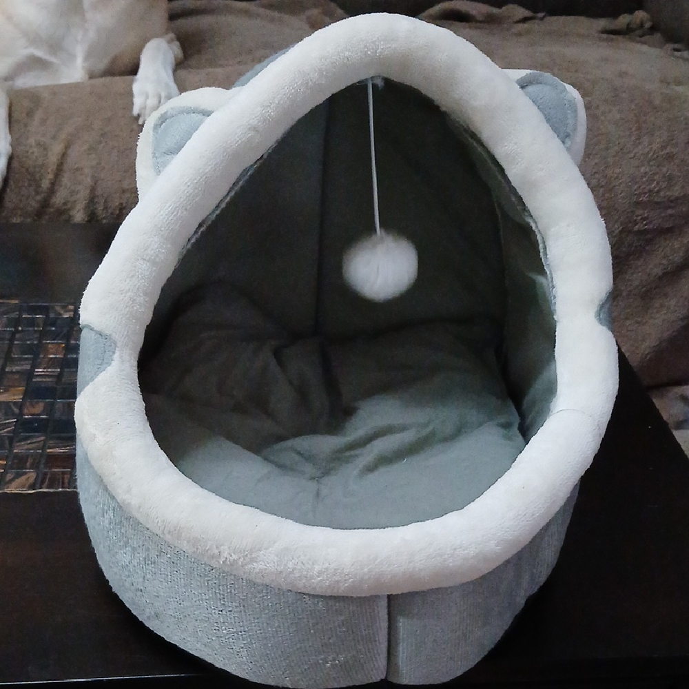 Cozy Gray and White Cat Dome Bed with Plush Trim